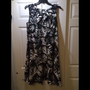 Alyx black and white leafy floral dress size 16W